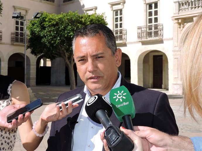 Almería.-26M.-PSOE afea a Fernández-Pacheco (PP) que "engañe" a almerienses porque tiene "todo bien amarrado con Vox"