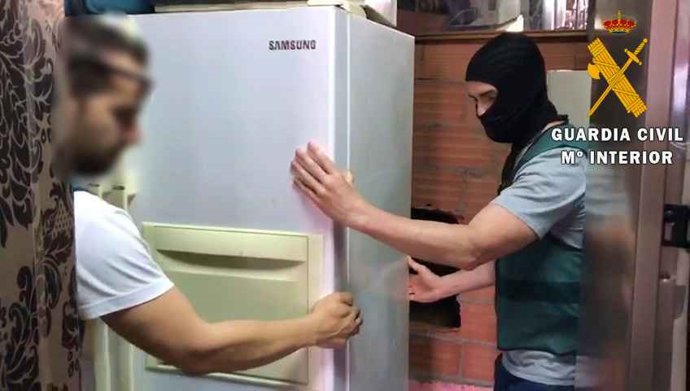 Almería.-Sucesos.-Desmantelada una plantación de marihuana oculta en una tienda de compraventa de objetos robados