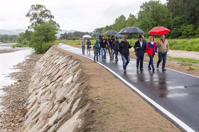 Santillana.- El Gobierno construye una escollera para reforzar la protección del interceptor de saneamiento Saja-Besaya