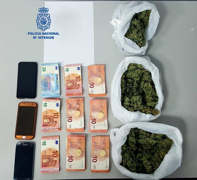 Sucesos.- Detienen a tres personas en Son Gotleu por portar diversas bolsas de marihuana