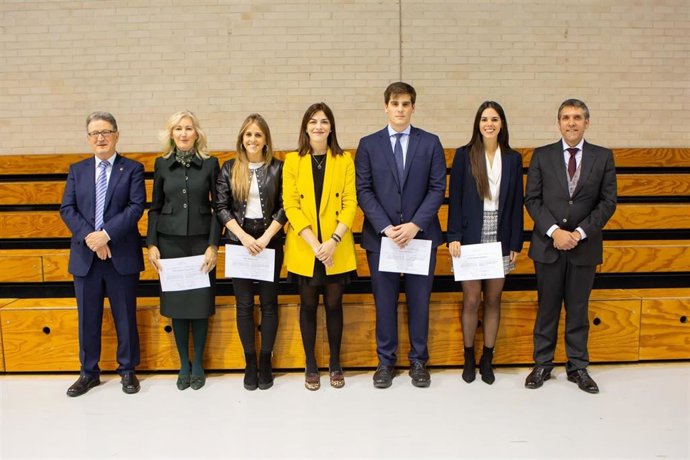 Un total de 24 estudiantes de grado reciben los Premios Extraordinarios de Fin de Estudios de la UPNA