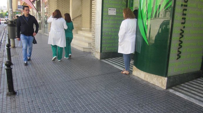 Cádiz.- Piden a Fiscalía que actúe para que los trabajadores del Hospital de Cádiz no salgan con la ropa de trabajo