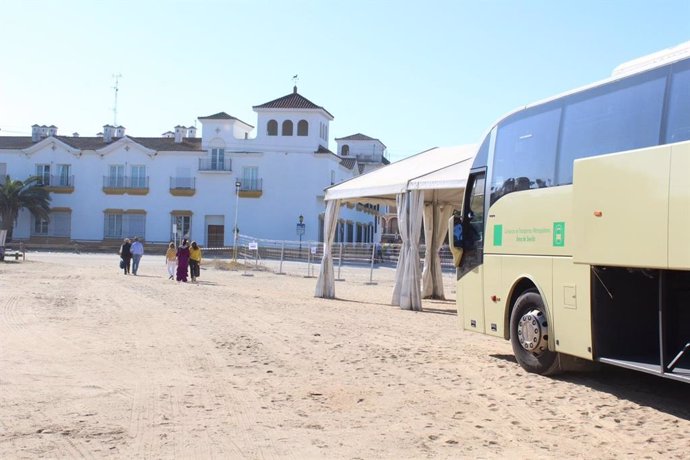 Huelva.- Casi 52.000 personas usaron el autobús interubano para ir a la romería del Rocío