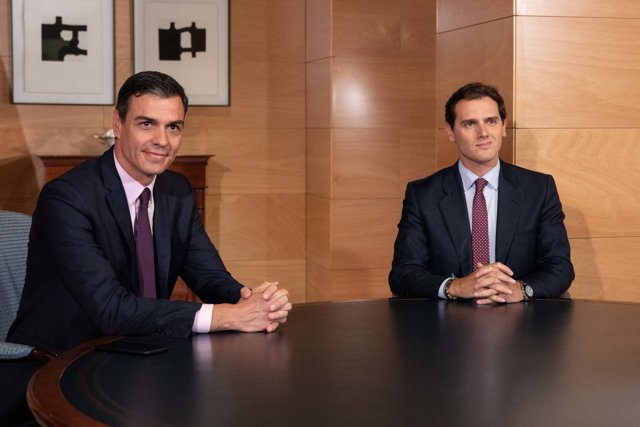 Pedro Sánchez y Albert Rivera se reúnen en el Congreso