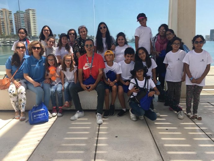 Málaga.-Voluntarios de la Caixa participan en un taller de MasterChef Junior con 40 niños en situación de vulnerabilidad