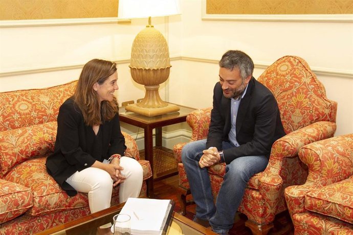 Xulio Ferreiro e Inés Rey mantienen un encuentro institucional de cara al traspaso de poderes