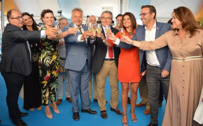 Rincón de la Victoria inaugura su Feria de la Tapa con medio centenar de especialidades gastronómicas