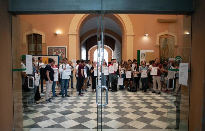 Concentración de profesores y estudiantes de conservatorios superiores de música y danza