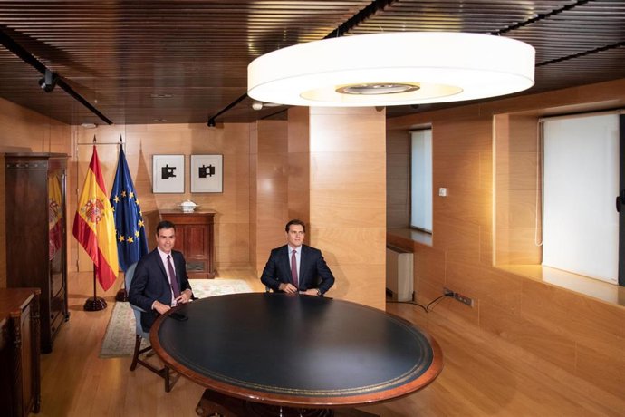 Pedro Sánchez se reúne con el presidente de Ciudadanos, Albert Rivera