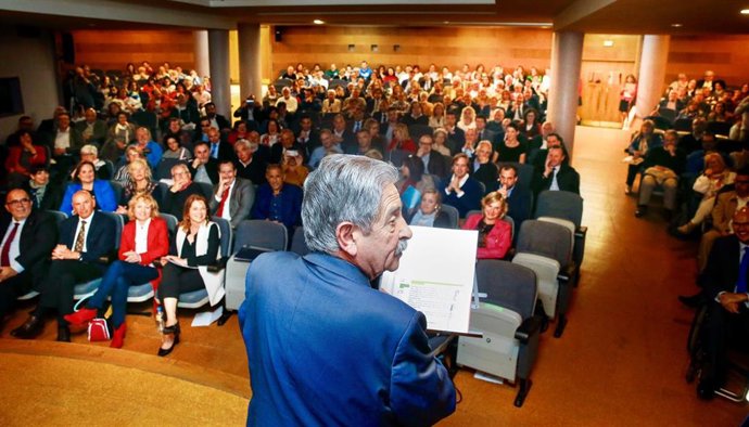 Revilla garantiza el apoyo del Gobierno de Cantabria a la discapacidad y pide que el Estado cumpla y financie el 50%