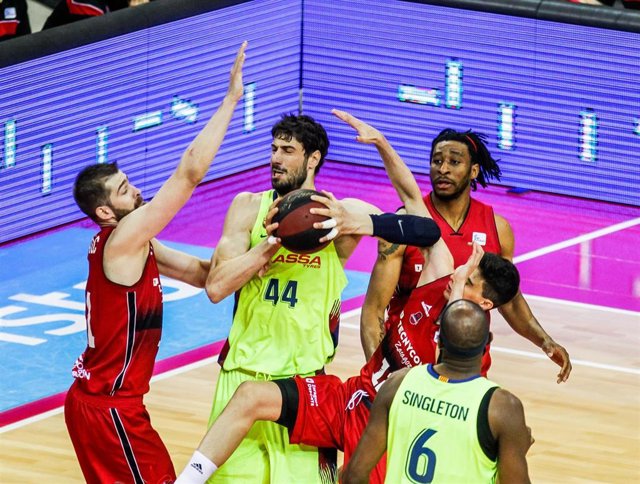 Baloncesto/Playoff.- Crónica del Tecnyconta Zaragoza - Barça Lassa, 81-96