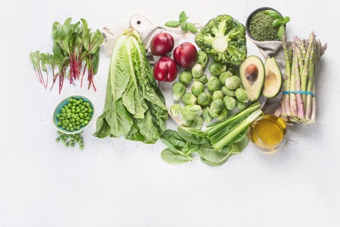 ¿Los pacientes que usan warfarina pueden comer alimentos con vitamina K? 