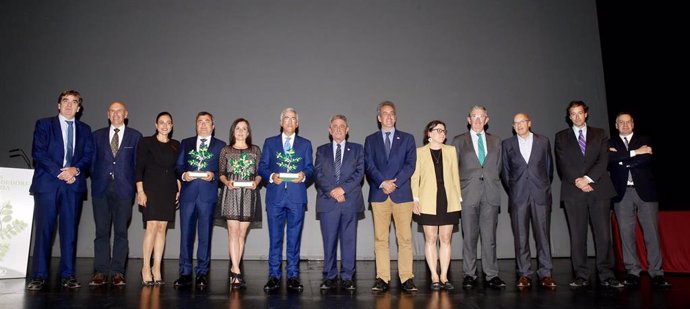Rosa Blanco, Enrique Arriola y Juan de Miguel, IV Premios Emprendedores Cantabria