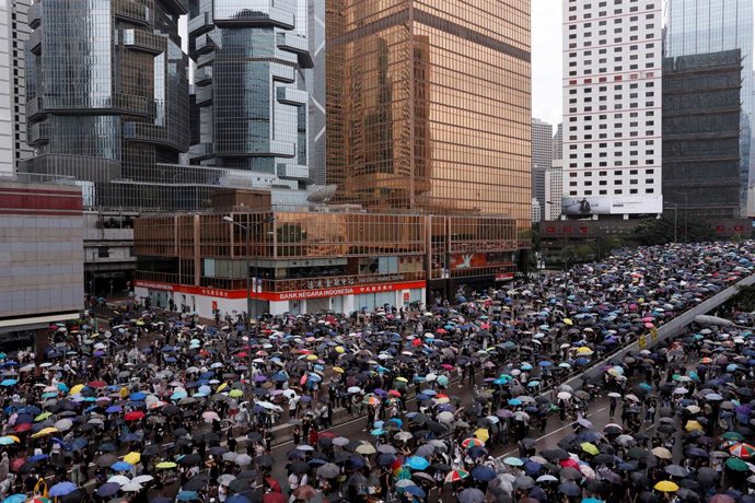 China.- Los manifestantes amenazan con una huelga general hasta que el Gobierno retire la ley de extradición