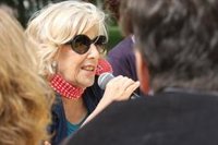 Carmena espeta que hablar de "chiringuito" LGTBI denota que a Vox "le falta mucho para saber lo que es la democracia"
