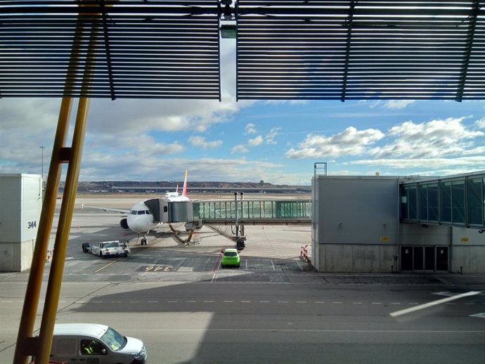 Un problema en los frenos de un avión procedente de Madrid provoca retrasos en el Aeropuerto de Asturias