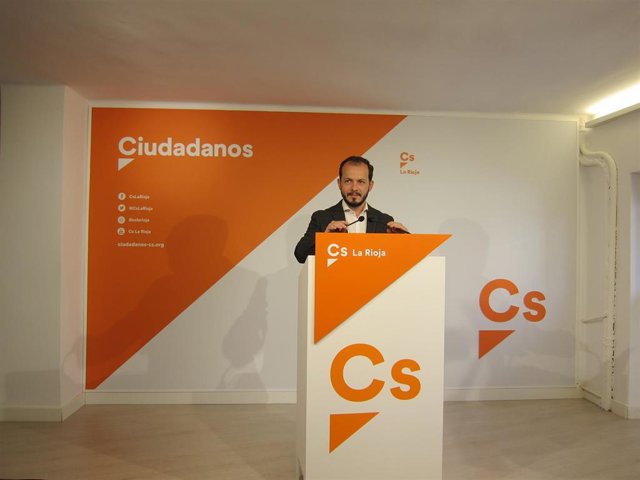 Cs lamenta que PSOE y UP "negocien de sillones en vez de sobre programas" y pide a los socialistas "que rectifiquen"