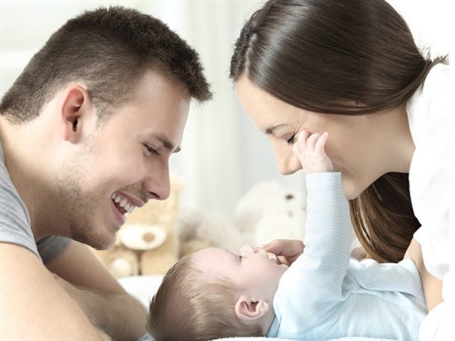 Casi el 50% de las cántabras que querían tener más hijos no lo han hecho por razones laborales o económicas