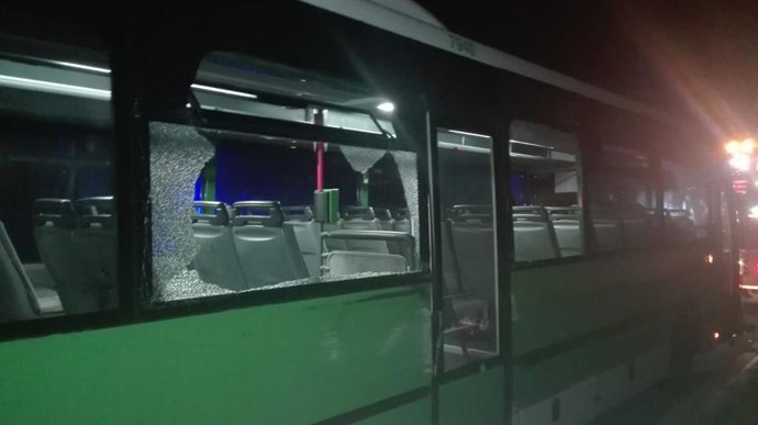 Suc.- Roban una guagua en Guía de Isora (Tenerife) y chocan contra un coche de la Policía Local en su huida