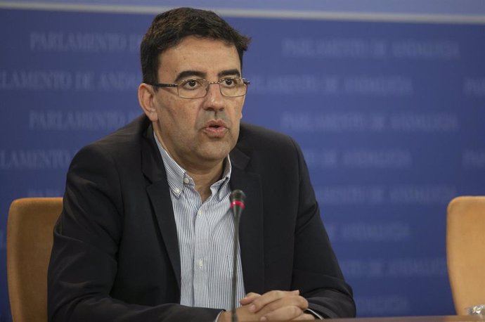 Rueda de prensa del portavoz del Grupo Parlamentario Socialista, Mario Jiménez