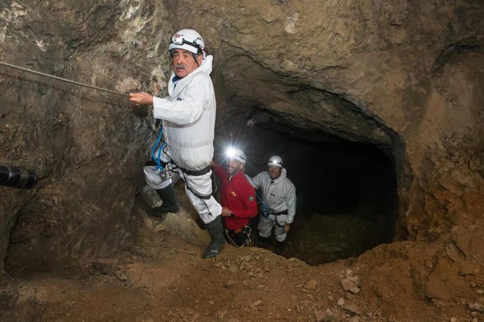 El Soplao inaugura su 'Visita minera' con una vía ferrata subterránea que cruza a 200 metros un lago bajo tierra