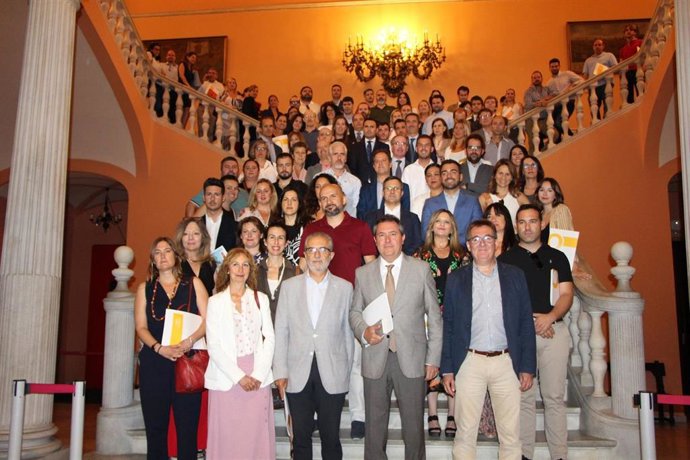 Sevilla.- Concluye con un grado de inserción del "60%" el plan Forma Empleo para 300 jóvenes de zonas desfavorecidas