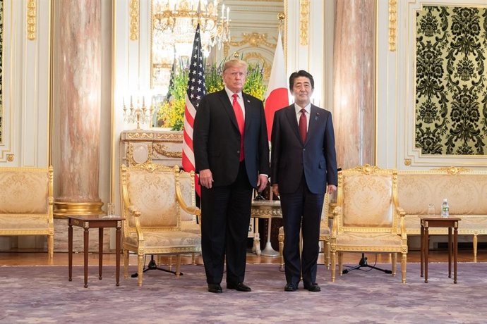 Abe hosts Trump