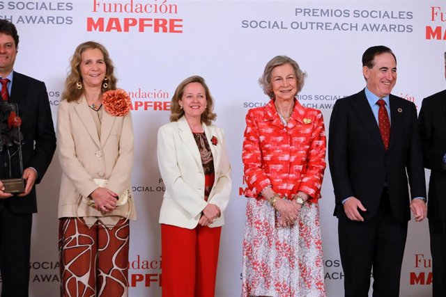 La Reina Sofía y la infanta Elena, juntas en público por una buena causa