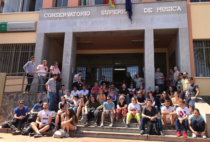 Docentes de conservatorios superiores de Málaga y Sevilla protestan de nuevo contra el "desmantelamiento" de plantillas