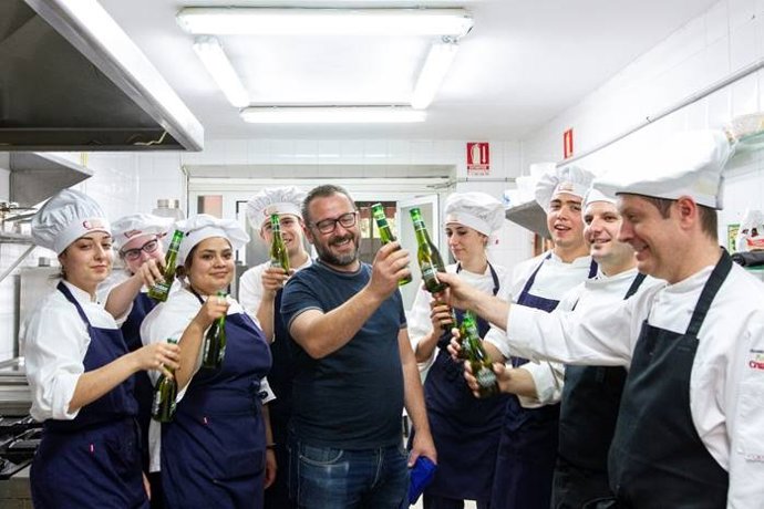 Jaén.- El chef Pedro Sánchez desvela los secretos de su cocina en la Escuela de Hostelería de la Fundación Cruzcampo