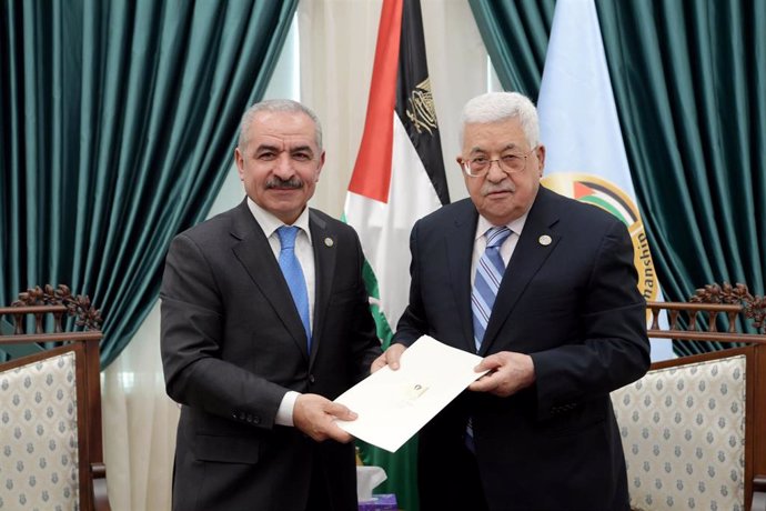 O.Próximo.- El nuevo Gobierno de la Autoridad Palestina jura sus cargos ante Abbas