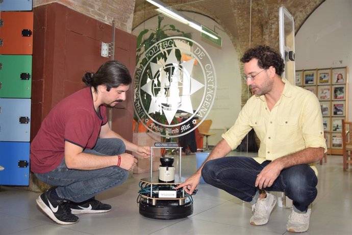 Investigadores de la UPCT y la Carlos III desarrollan robots para ayudar a personas que viven solas