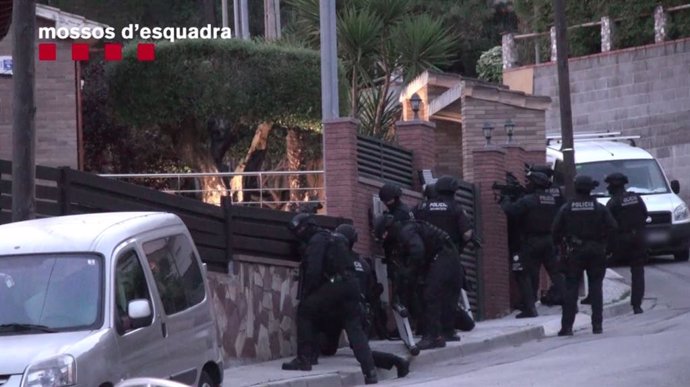 Successos.- Detinguts 15 membres d'una xarxa que conreava i distribua marihuana a Catalunya