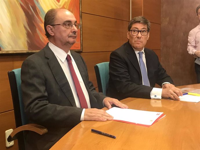 AV.-PSOE y PAR firman las bases programática de Gobierno con "el compromiso" de Ábalos de impulsar una agenda aragonesa