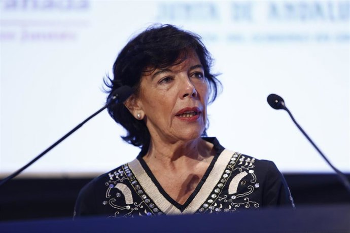 La Ministra Celaa visita el Parque de las Ciencias en Granada.