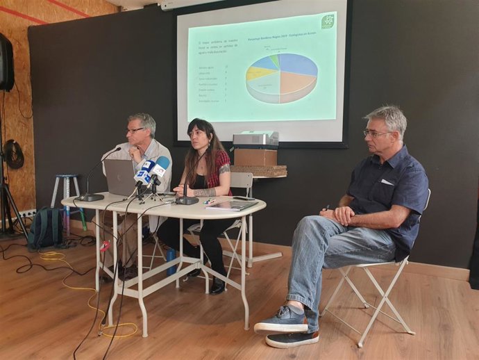 Los vertidos de aguas residuales y la mala depuración concentran la mayor proporción de 'Banderas Negras' de EA