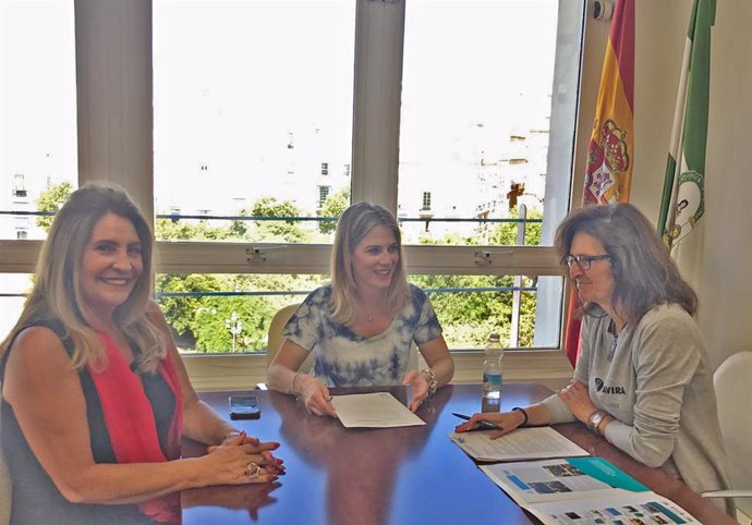 Cádiz.-Turismo.- Junta "aunará fuerzas" con las empresas turísticas de la provincia para alcanzar un modelo más eficaz