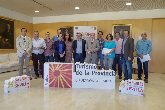 Sevilla.- La Diputación y once escuelas de hostelería acuerdan la participación de alumnos en actividades de promoción