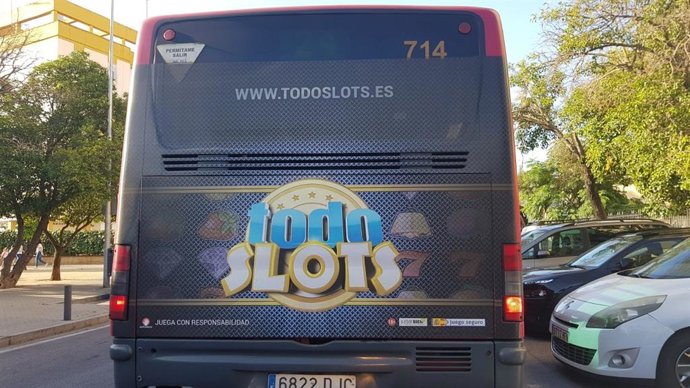 Sevilla.-Adelante urge retirar una publicidad en Tussam que "fomenta la ludopatía" y que es contraria a moción de Pleno