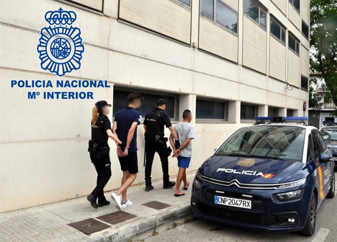 Successos.- Detenen dos homes per robar l'interior de més de 30 vehicles de turistes a Manacor
