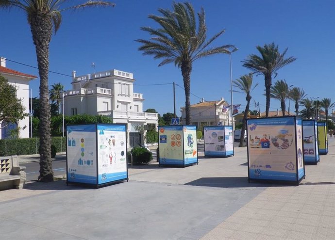 La Diputación de Barcelona conciencia sobre el uso del plástico con una exposición en Sitges