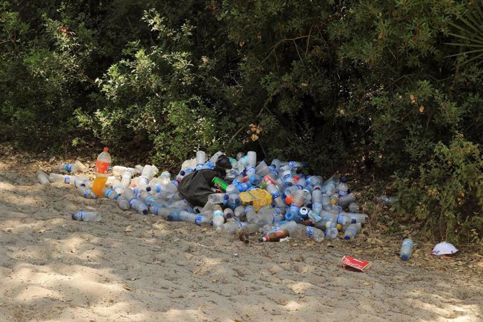Huelva.- Ecologistas reconocen "mejora" en limpieza de caminos rocieros pero insisten en que "siguen llenos de basura"