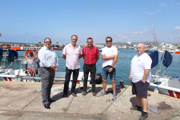 Málaga.- Diez embarcaciones limpiarán las aguas del litoral de la Axarquía durante la temporada de verano