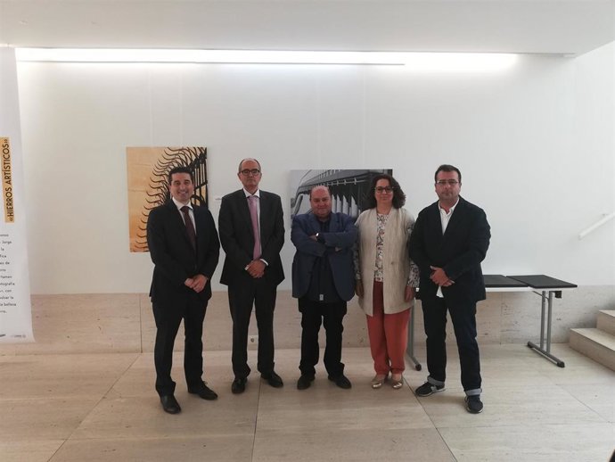 USJ y Hierros Alfonso inauguran la exposición del certamen internacional de fotografía 'Hierros artísticos'