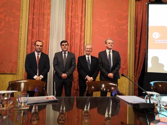 AV.- Valls pide a Canadell que la Cámara de Barcelona continúe siendo referente y defienda el interés general