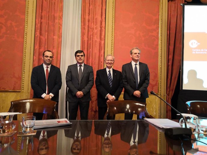AV.- Valls pide a Canadell que la Cámara de Barcelona continúe siendo referente y defienda el interés general