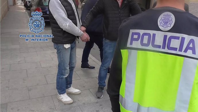Sucesos.- Seis detenidos en una operación contra un grupo itinerante de ladrones de pisos en Almansa y otras ciudades