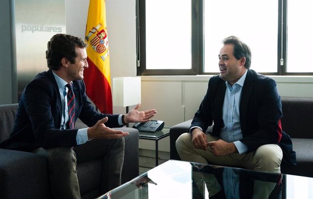 El presidente del PP de C-LM se reúne con Casado en Madrid para fijar los ejes de trabajo de los próximos cuatro años