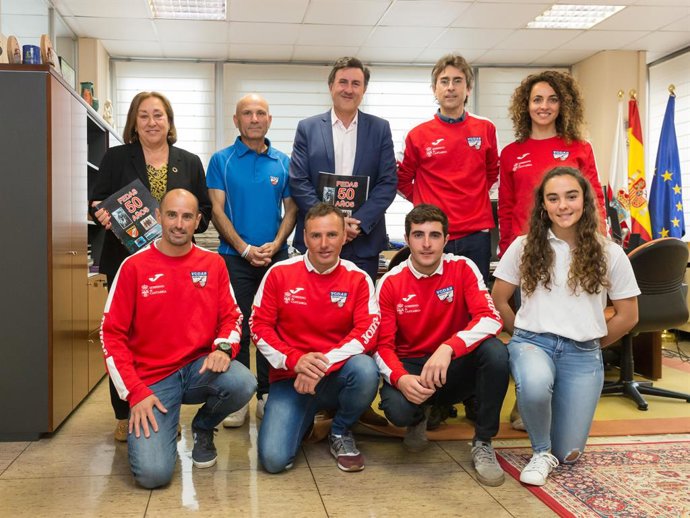 Mañanes felicita la selección cántabra de apnea indoor femenina por su bronce en el último Campeonato de España