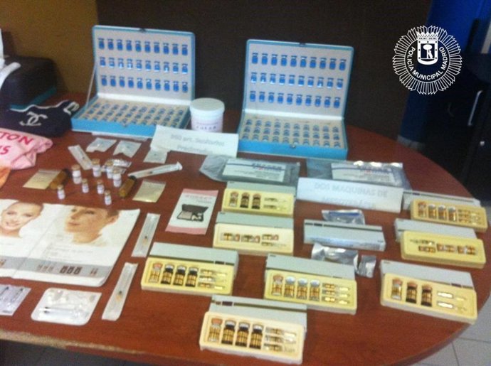 Sucesos.- Desmantelado un centro de estética clandestino en Usera que tenía instalado una tienda textil